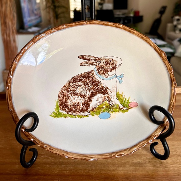 New in Box Williams Sonoma
Easter Meadow Bunny Salad Plates
Set of 4